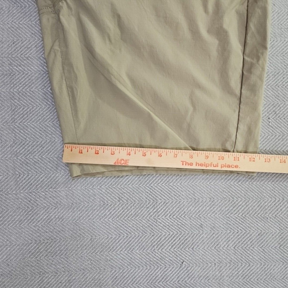 Eddie Bauer Men's Size 40 Zipper Cargo Shorts 10” Inseam Gorpcore EUC EM42SH331P - Picture 7 of 11